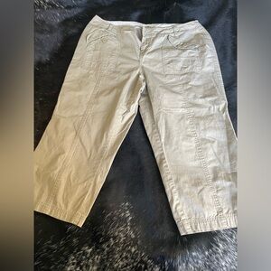 Cato Size 16 W Khaki Capris Women’s‎ Spring Summer Cotton